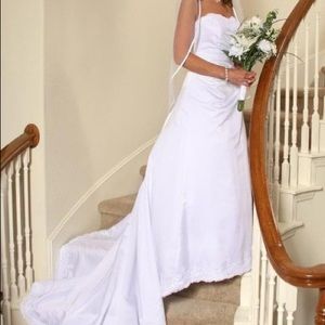 David’s Bridal strapless wedding dress, size 6